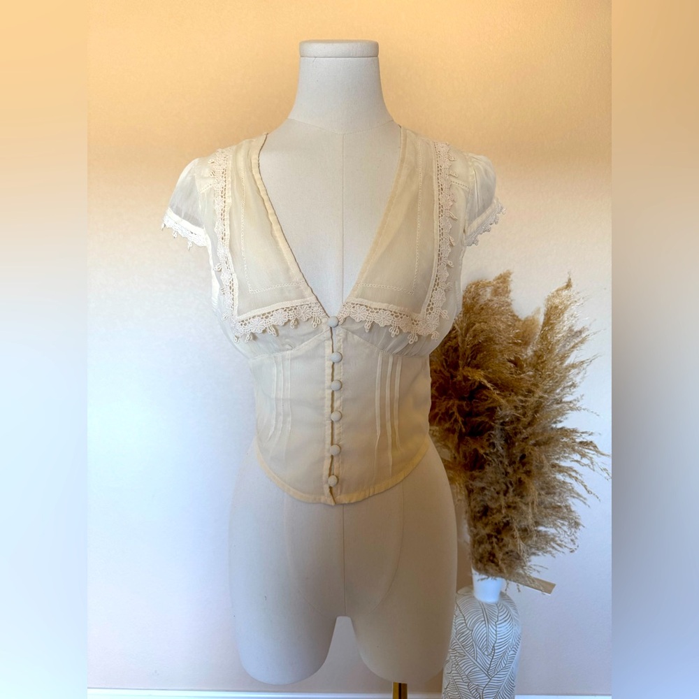 KIMCHI BLUE Cream Lace Buttoned Top